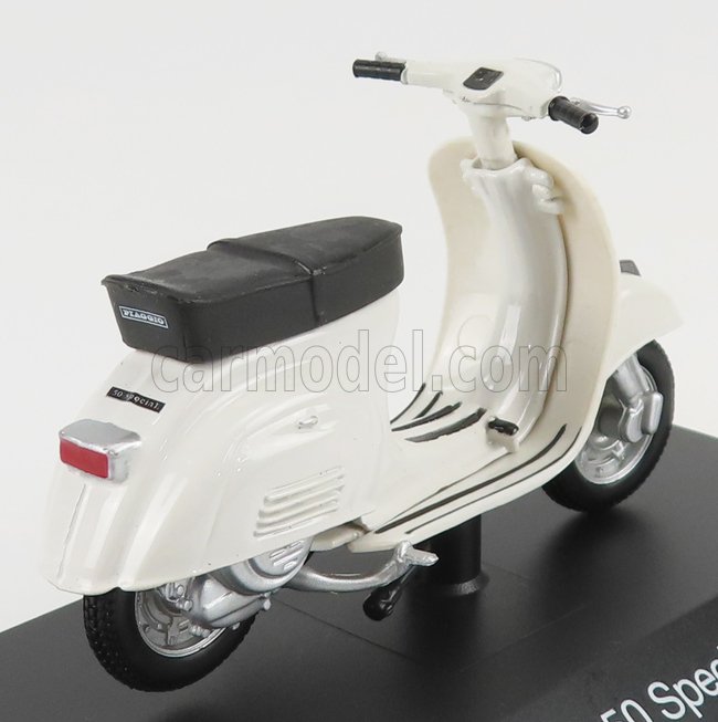 Modello Vespa 50 Special (1969) misura: 1:18 l=95 mm bianco/grigiore