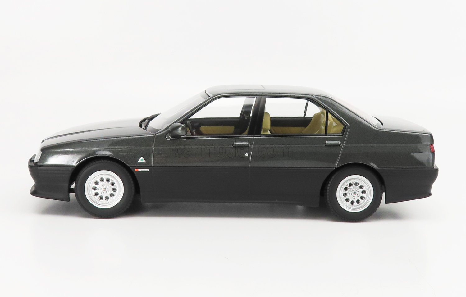 MODELLINO AUTO STATICO ALFA ROMEO 164 Q4 1994 GRIGIO INTERNI BEIGE SCALA 1/18