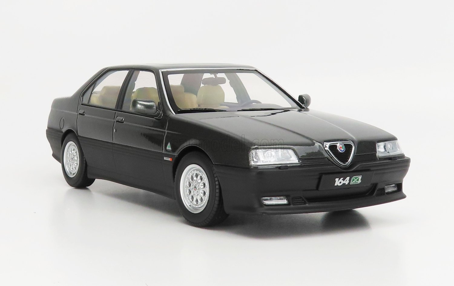 MODELLINO AUTO STATICO ALFA ROMEO 164 Q4 1994 GRIGIO INTERNI BEIGE SCALA 1/18