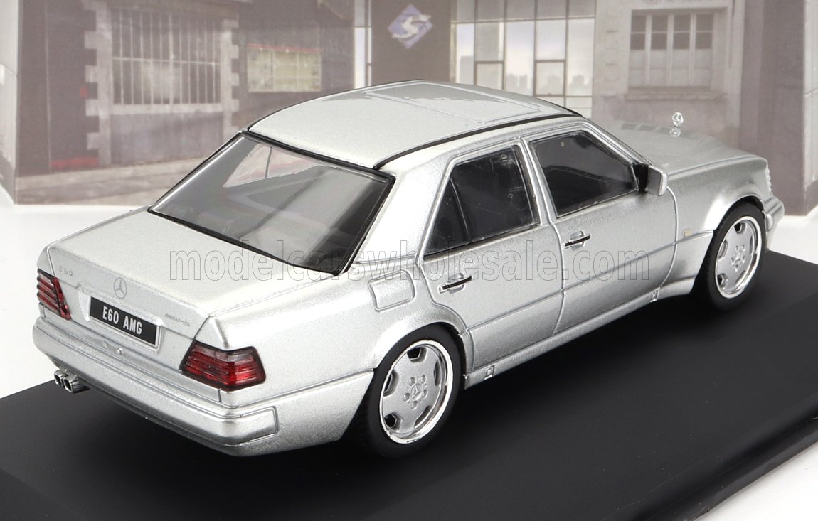 Mercedes-Benz (W124) E60 AMG - Saphire Black Metal - 1994 - Solido