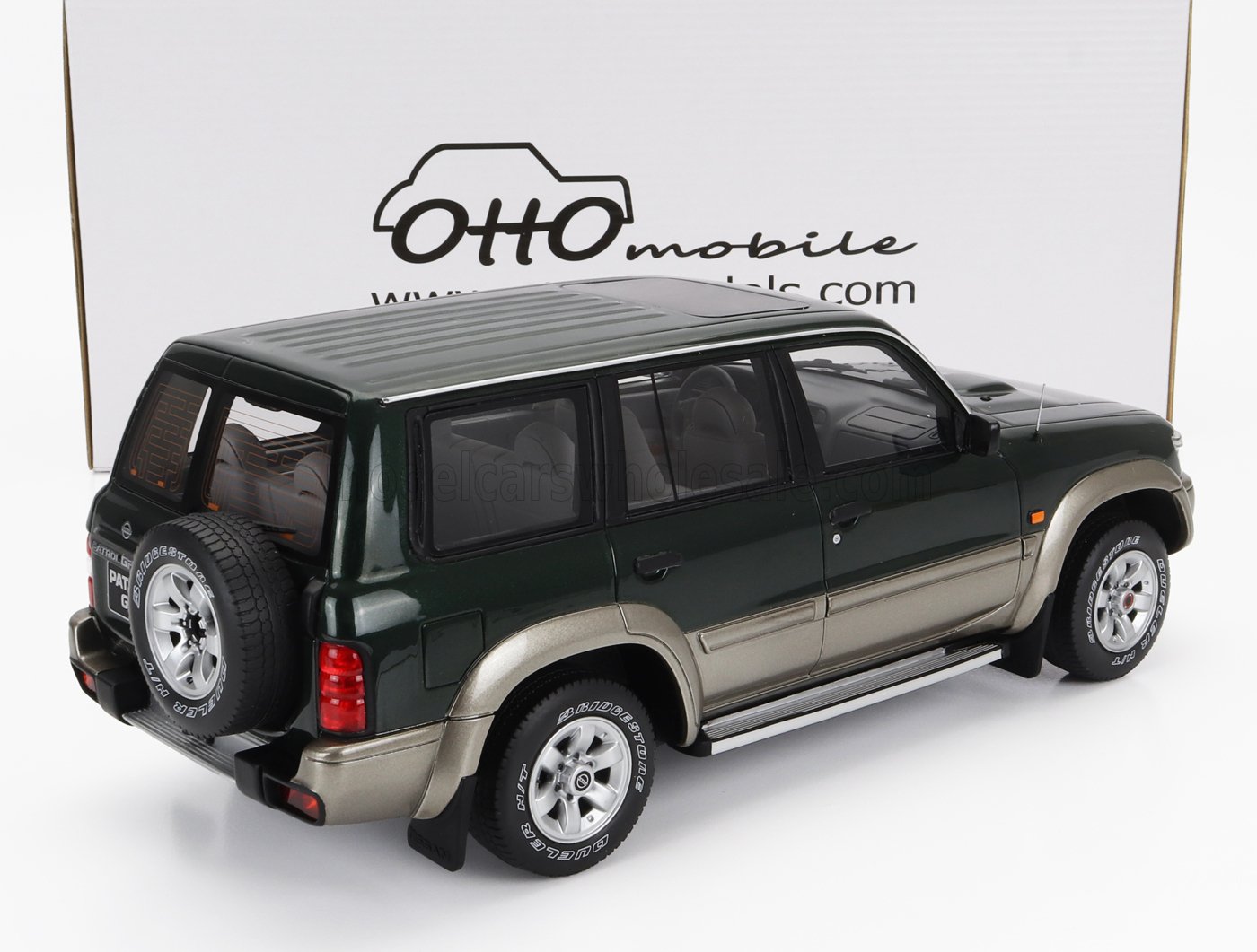 Otto Mobile 1/18 Nissan Patrol GR Y61 1998