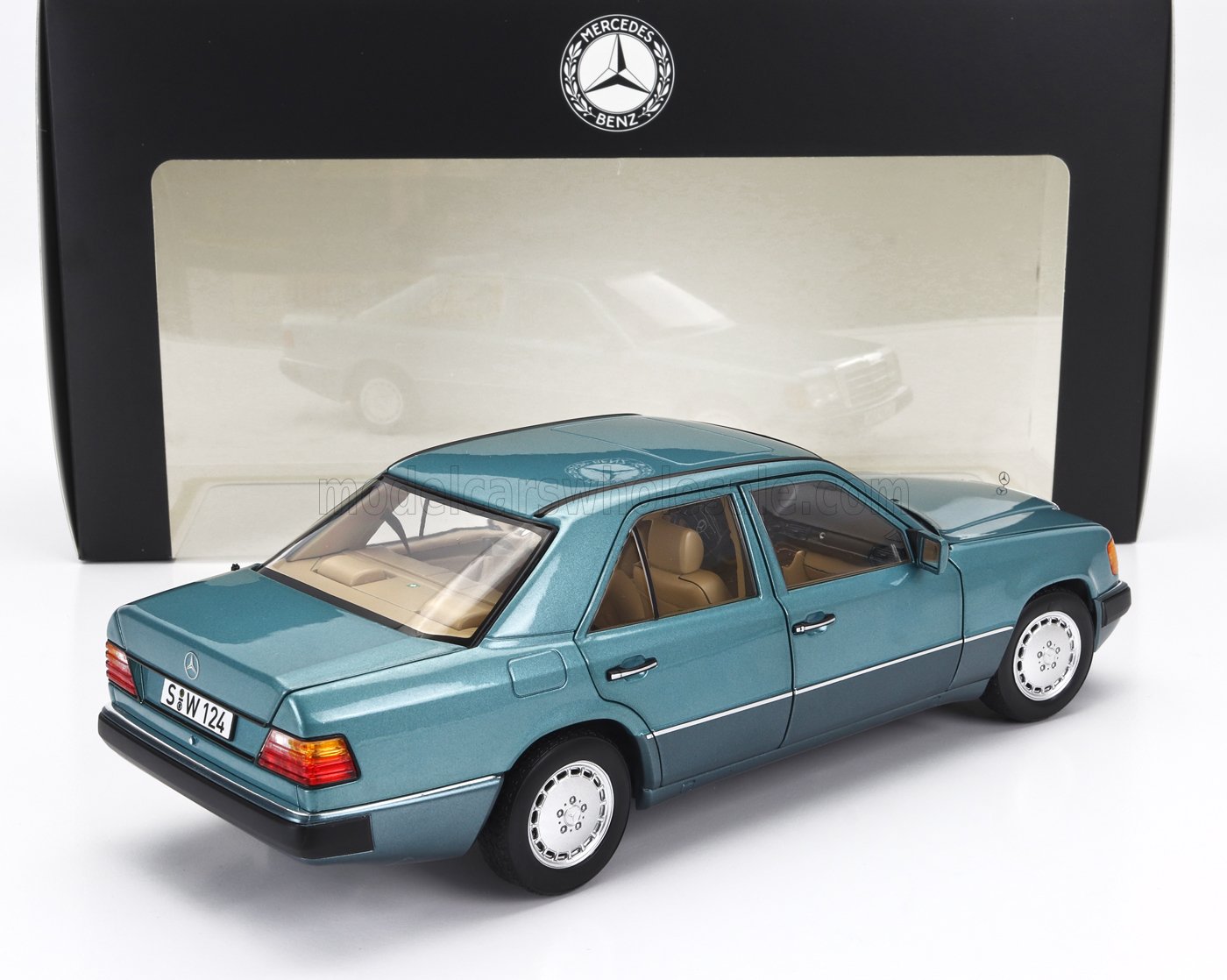 レベル　1/18　ベンツ　２３０E Revell 1:18 メルセデスベンツ230E W123銀/ レヴェル 08407