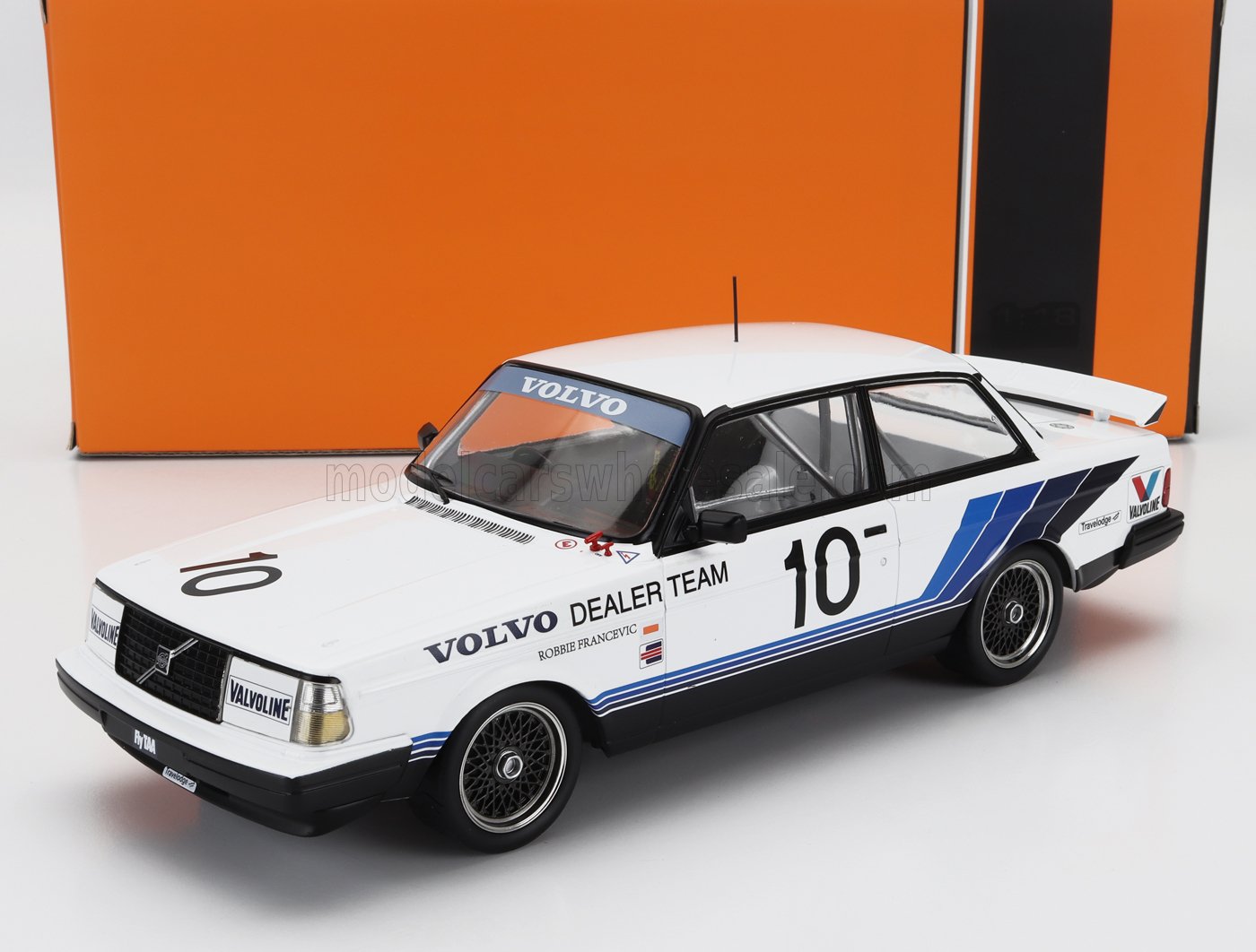 1/18 AUTOart ボルボ 240 ターボ グループA 1986 【公式通販】