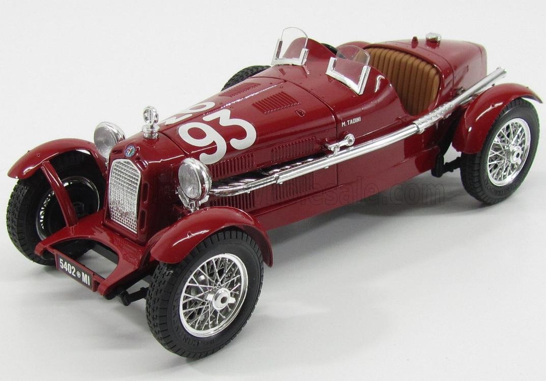 ブラーゴ　1/18　アルファロメオ8ｃ　モンツァ2300　1931　木製台座付き Diecast model cars Alfa Romeo 8C 1/18 Burago 2300 Monza red